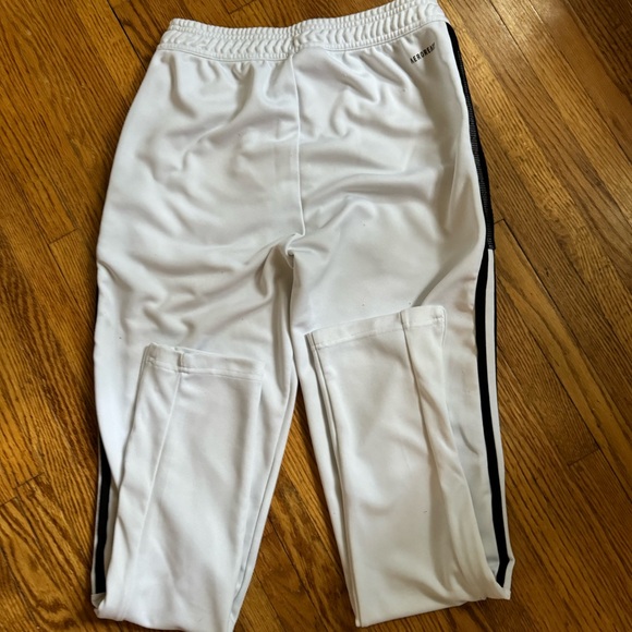 *LIKE NEW* Youth Large (13-14Y) Adidas Sweatpants - Picture 3 of 5